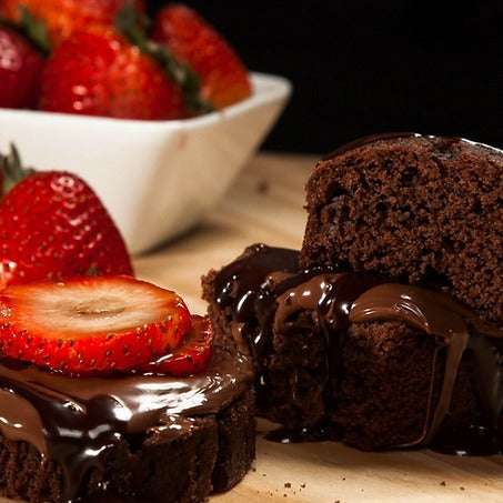Sugarfree Decadent Ten-Minute Chocolate Cake with Ganache (Banting, Keto, Diabetic, Glutenfree)