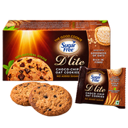 Sugar Free D Lite Choco-Chip Oat Cookies packaging set on a white background, featuring a large brown box, a single packet, and three cookies in front.